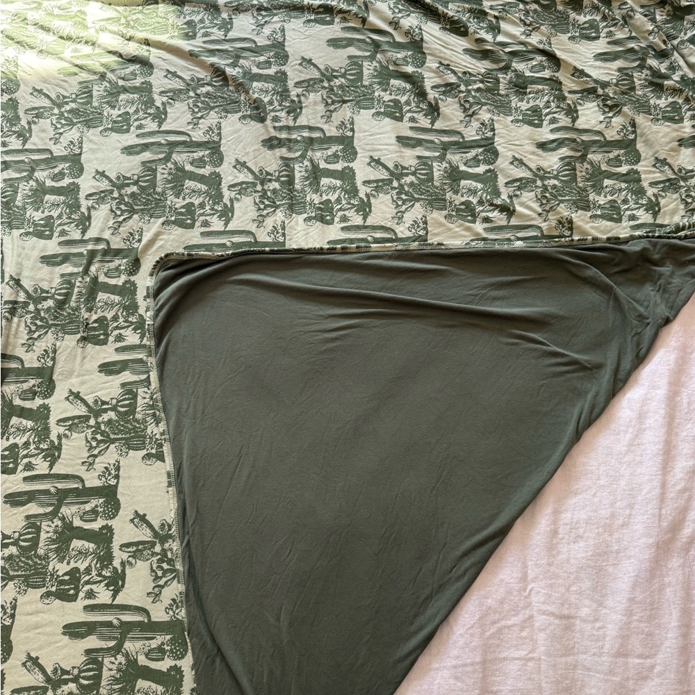 Kate Quinn double layer cactus blanket - Picture 3 of 5